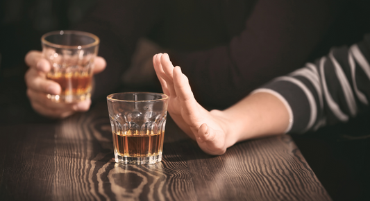 5 Huiles Essentielles Bienveillantes pour Accompagner une Vie Sans Alcool
